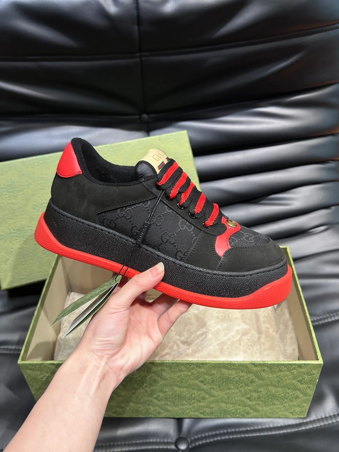Men's men's shoes 💰p480 "GUCC*" Screener series 👫 Couple style GG thick-soled sneakers, the Screener series is inspired by the classic sneakers of the 1970s, cleverly incorporating the retro Gucci logo, two-color waterproof platform soles, and 5CM thick soles to enhance the aura, conveying the new design concept that a single product should be permanently accompanied by the passage of time, creating a retro distressed effect, decorated with metal double G oval enamel details! High-quality, versatile classic items, highly recommended. Size female 35-39, male 38-44